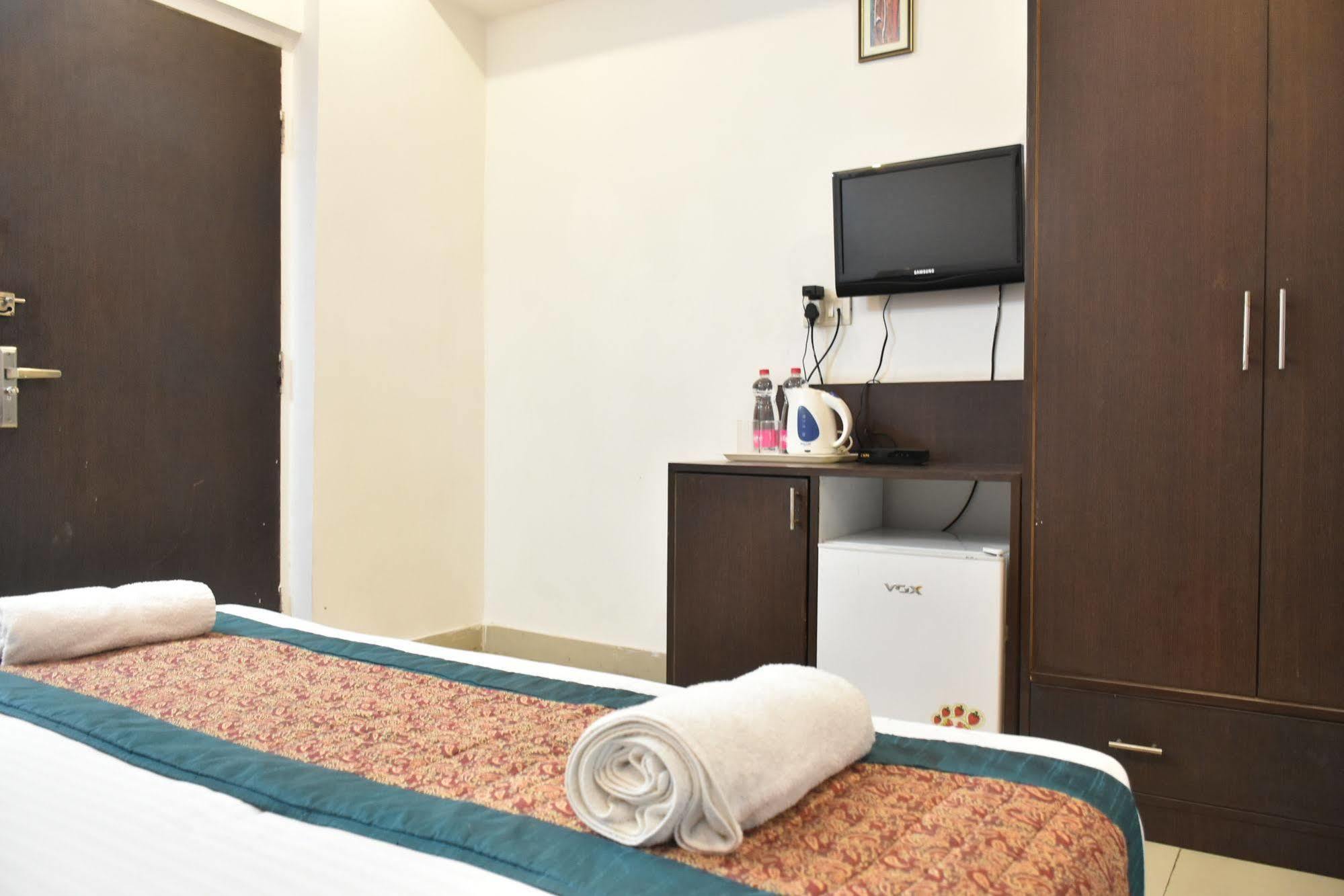 Airport Hotel Port View New Delhi Exterior foto
