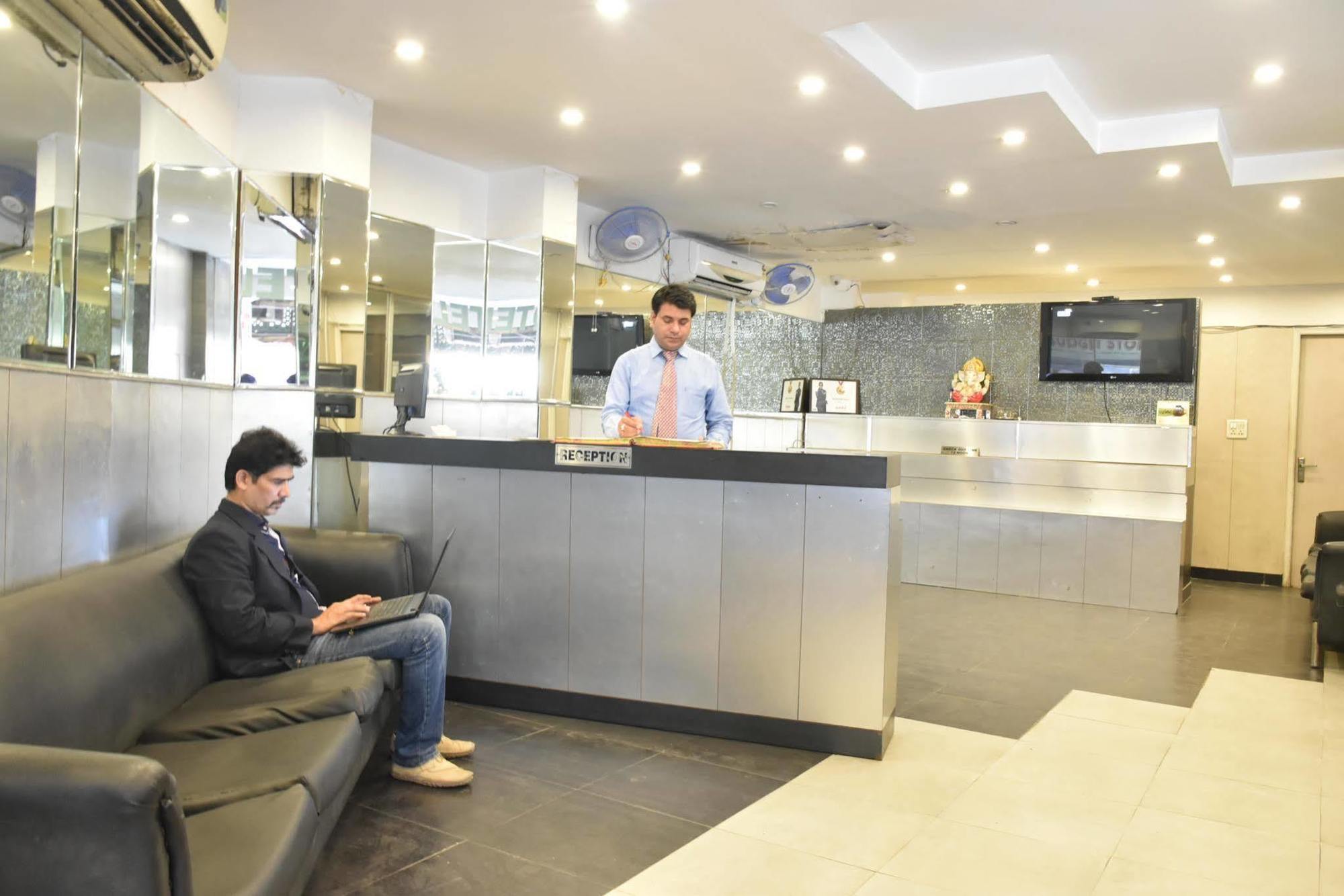 Airport Hotel Port View New Delhi Exterior foto