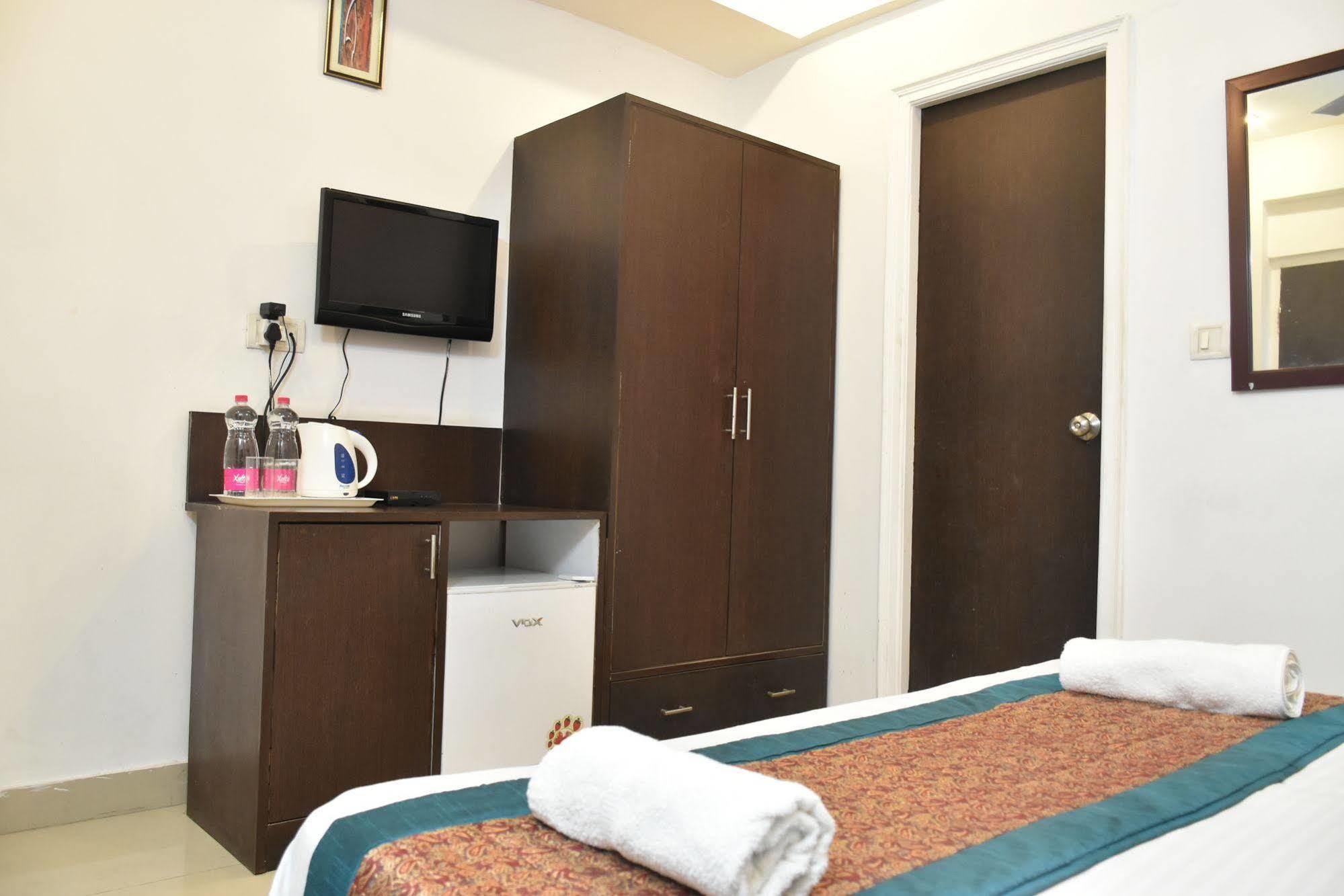 Airport Hotel Port View New Delhi Exterior foto