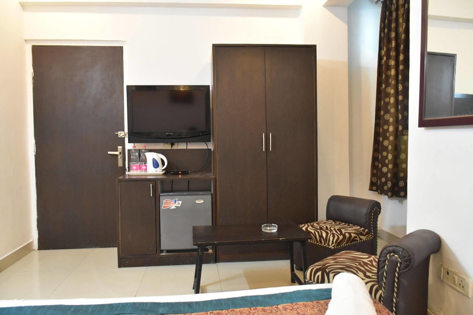 Airport Hotel Port View New Delhi Exterior foto