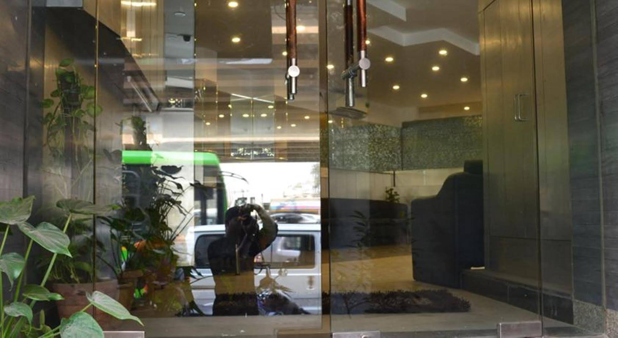 Airport Hotel Port View New Delhi Exterior foto